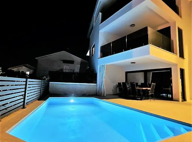 Luxury Apartment Marco Polo With A Private Swimming Pool With Salt Sea Water