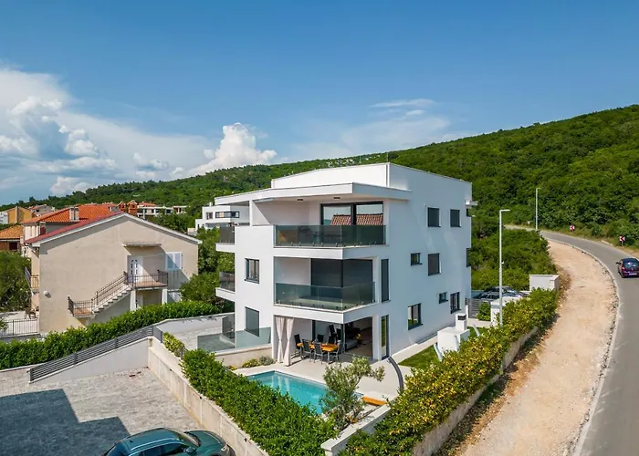 Luxury Apartment Marco Polo With A Private Swimming Pool With Salt Sea Water