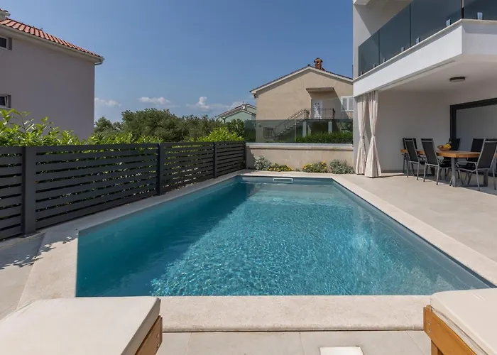 Luxury Apartment Marco Polo With A Private Swimming Pool With Salt Sea Water