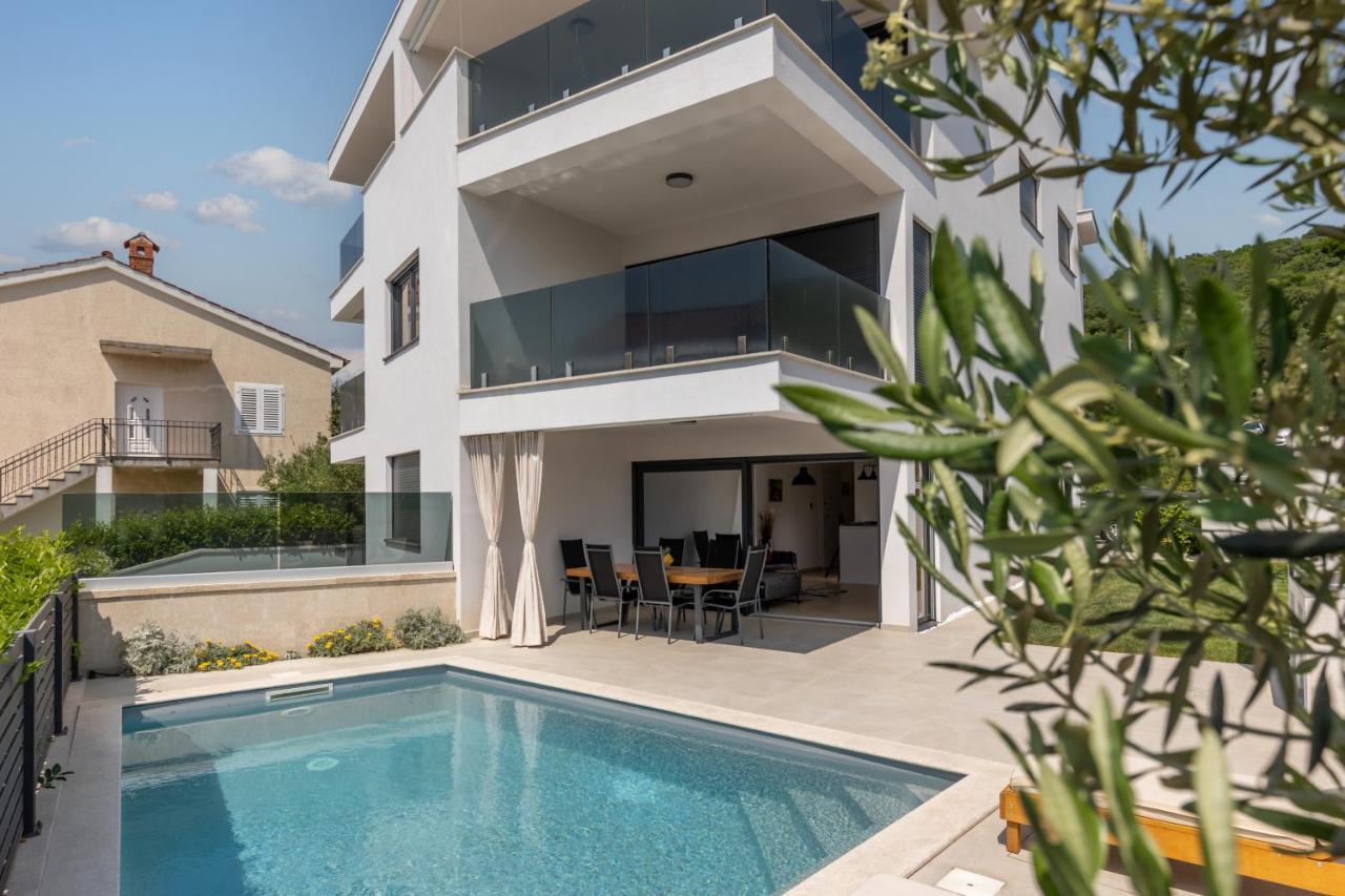 Apartment Luxury Marco Polo With A Private Swimming Pool With Salt Sea Water