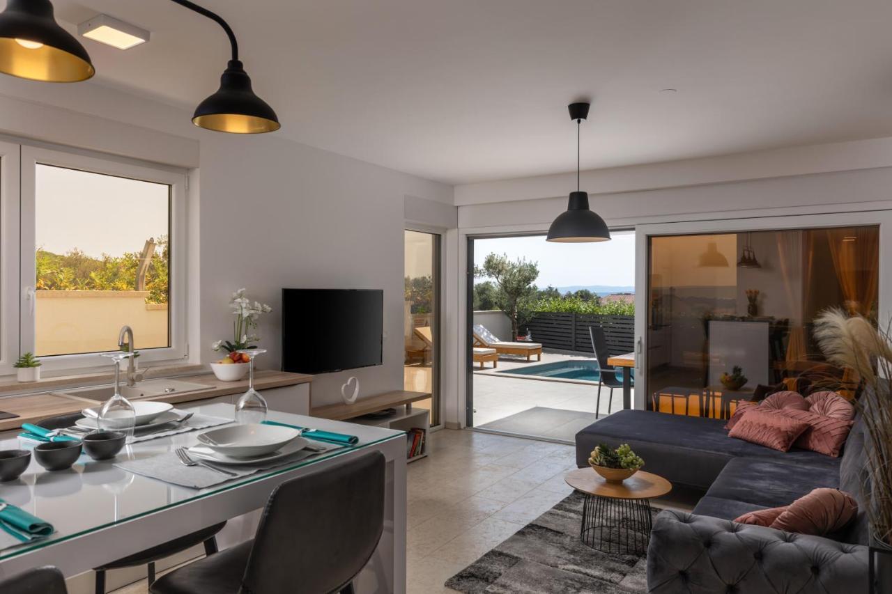 Luxury Marco Polo With A Private Swimming Pool With Salt Sea Water Apartment Punat