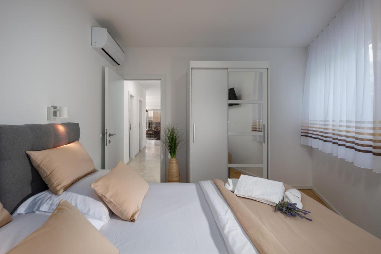 Luxury Marco Polo With A Private Swimming Pool With Salt Sea Water Punat