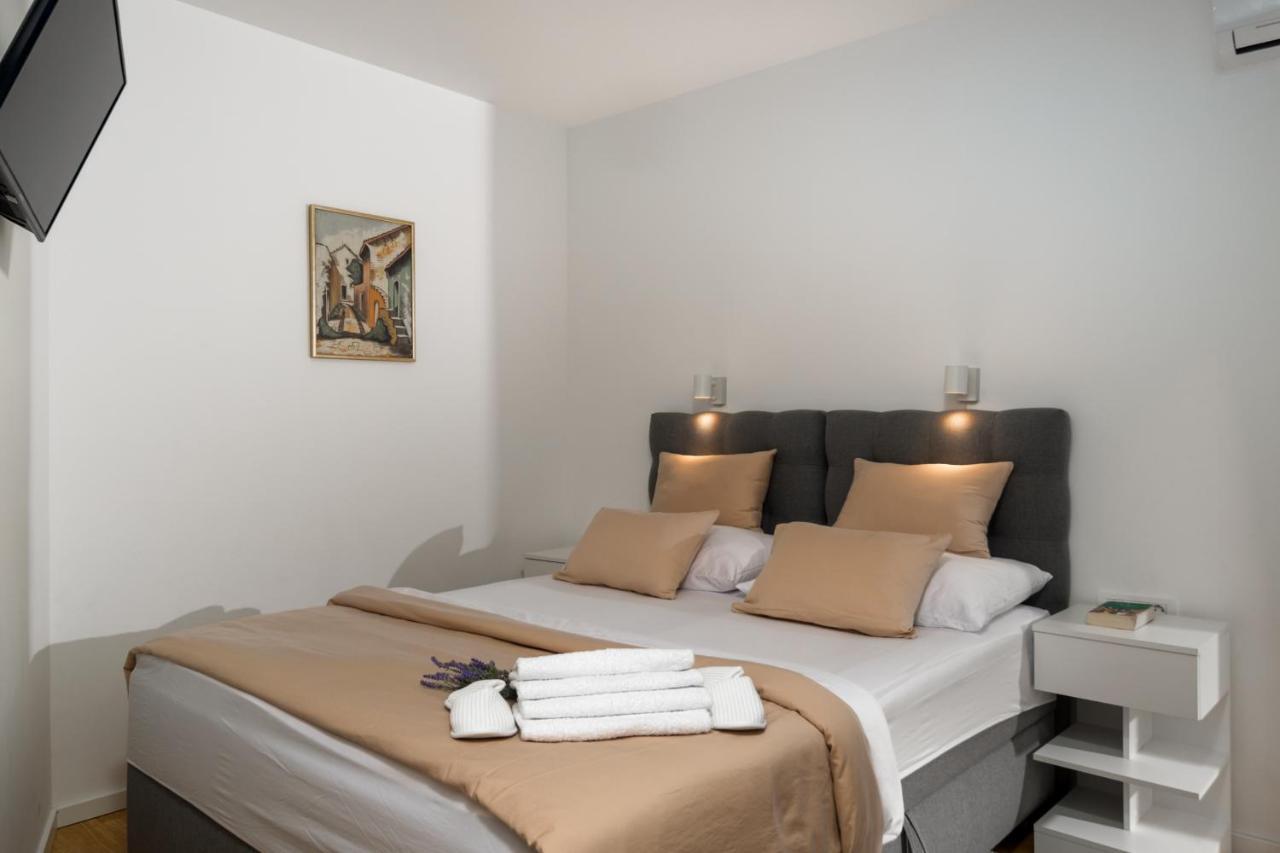 Luxury Marco Polo With A Private Swimming Pool With Salt Sea Water Apartment Punat
