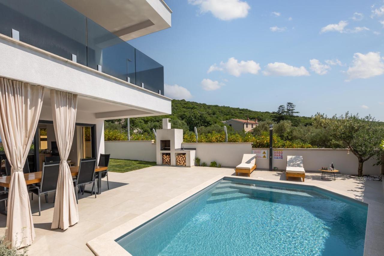 Apartment Luxury Marco Polo With A Private Swimming Pool With Salt Sea Water Punat